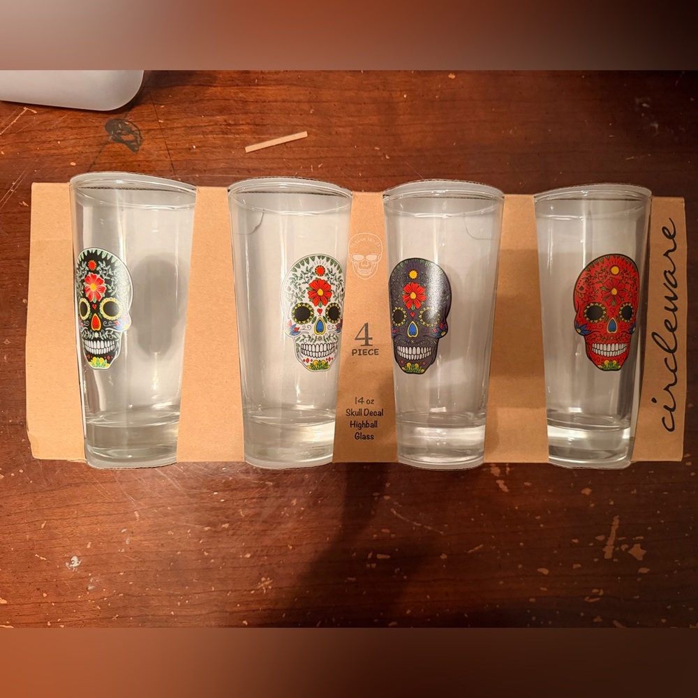 NWT. 4 14oz highball Sugar Skull glasses